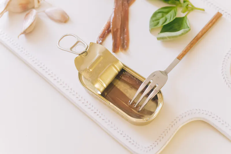 White Garlic Shrimp pizza with garlic cream sauce and shrimp